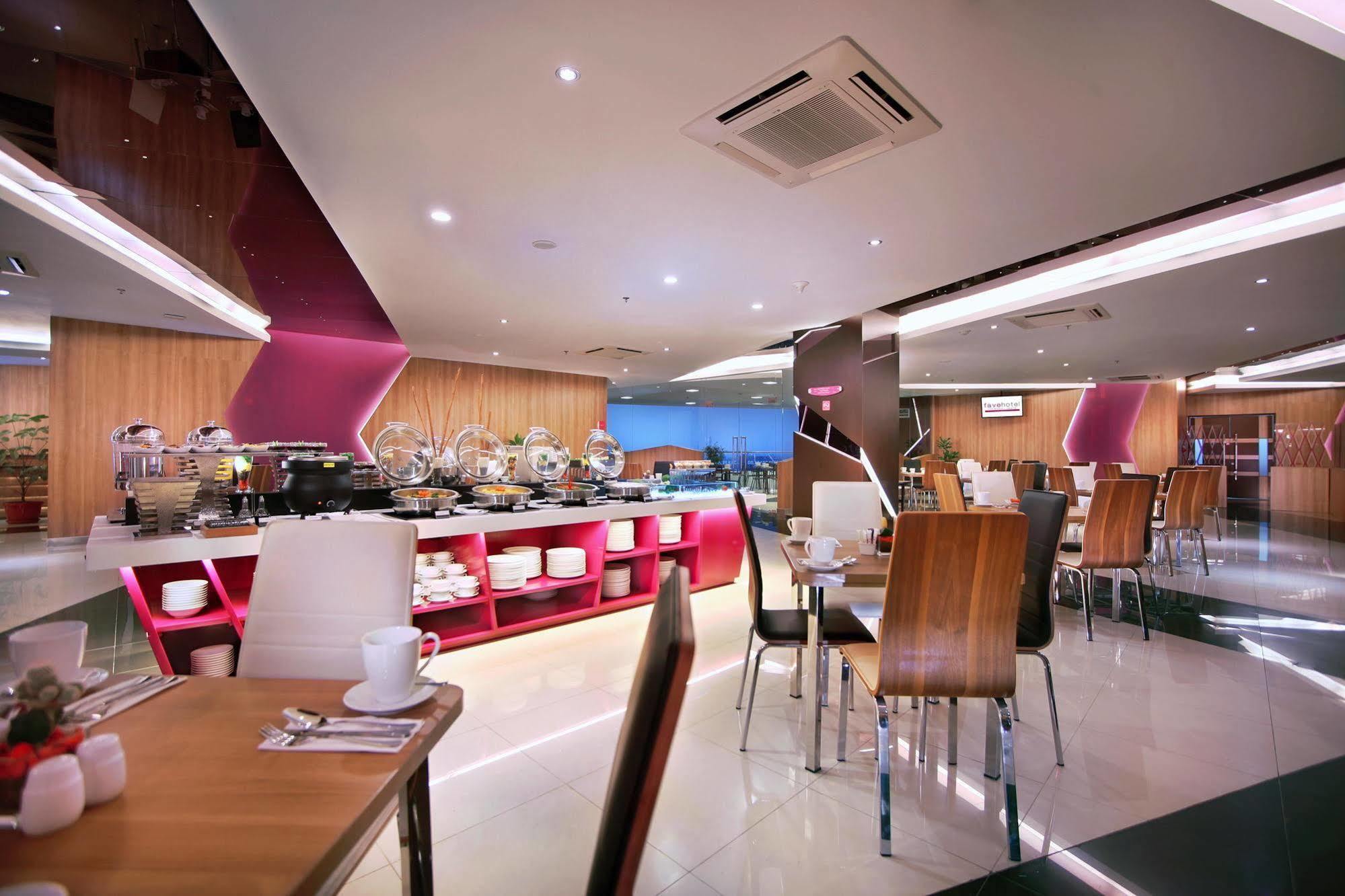 Favehotel Ltc Glodok Джакарта Екстериор снимка