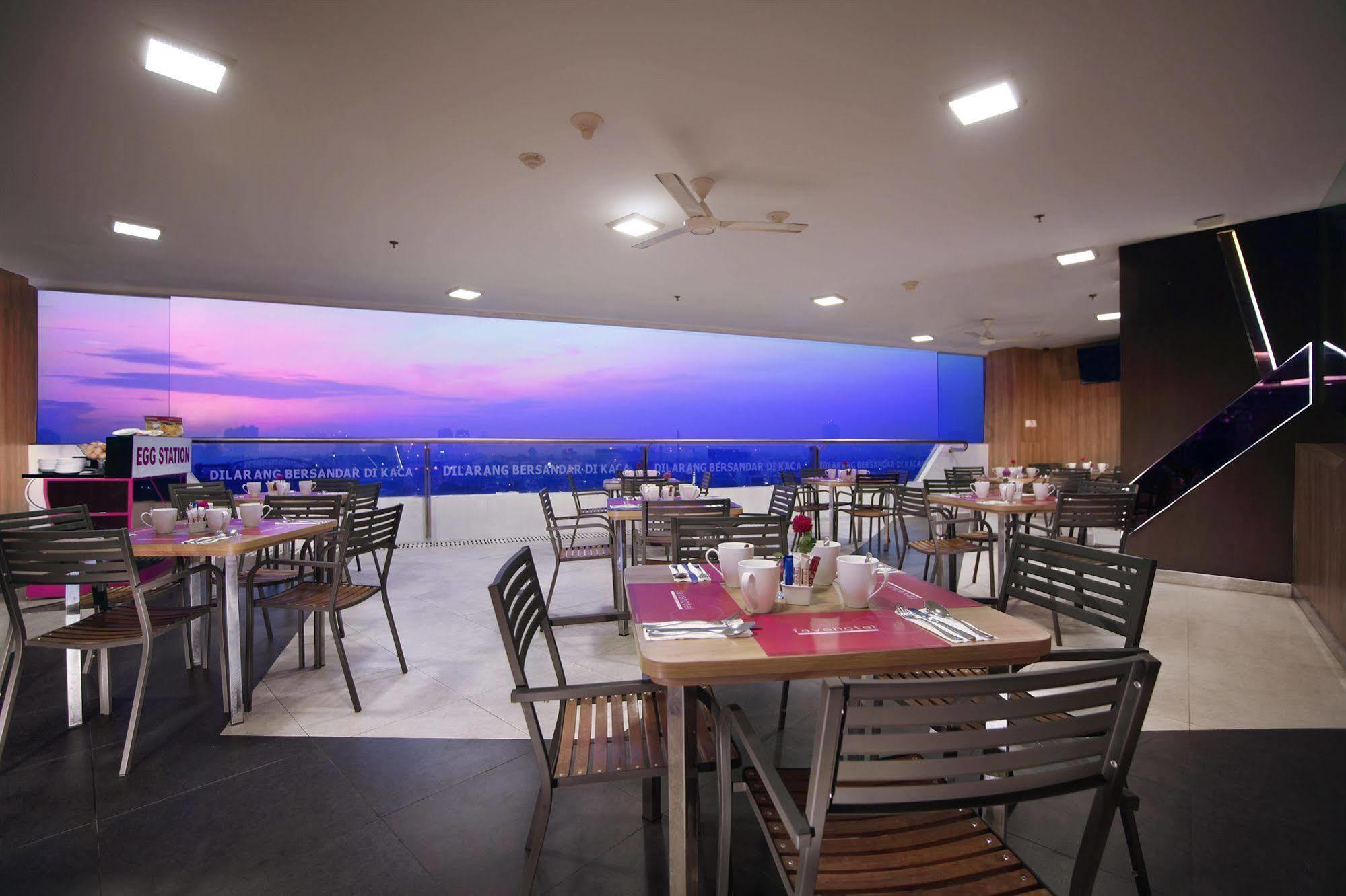 Favehotel Ltc Glodok Джакарта Екстериор снимка