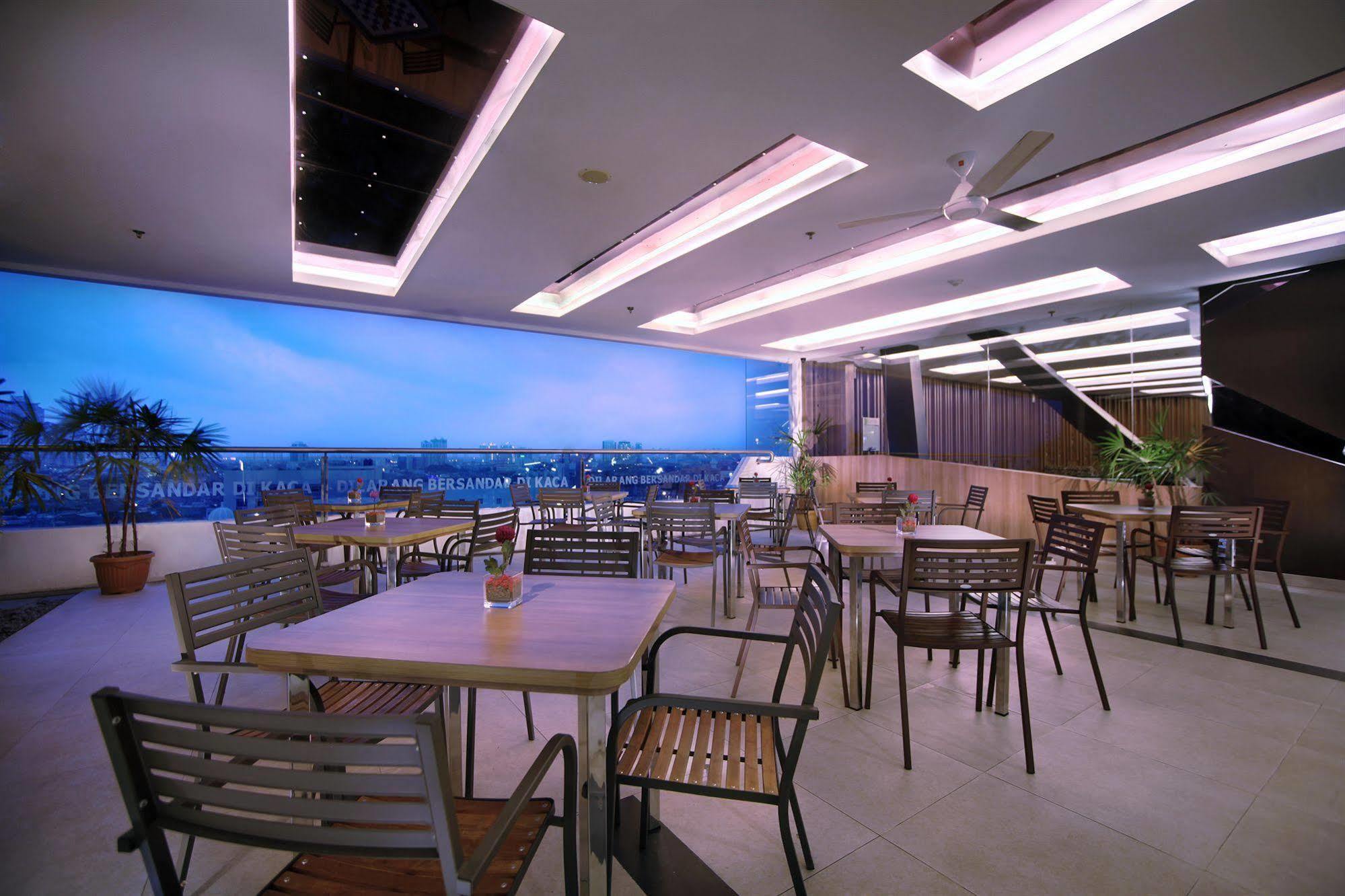 Favehotel Ltc Glodok Джакарта Екстериор снимка