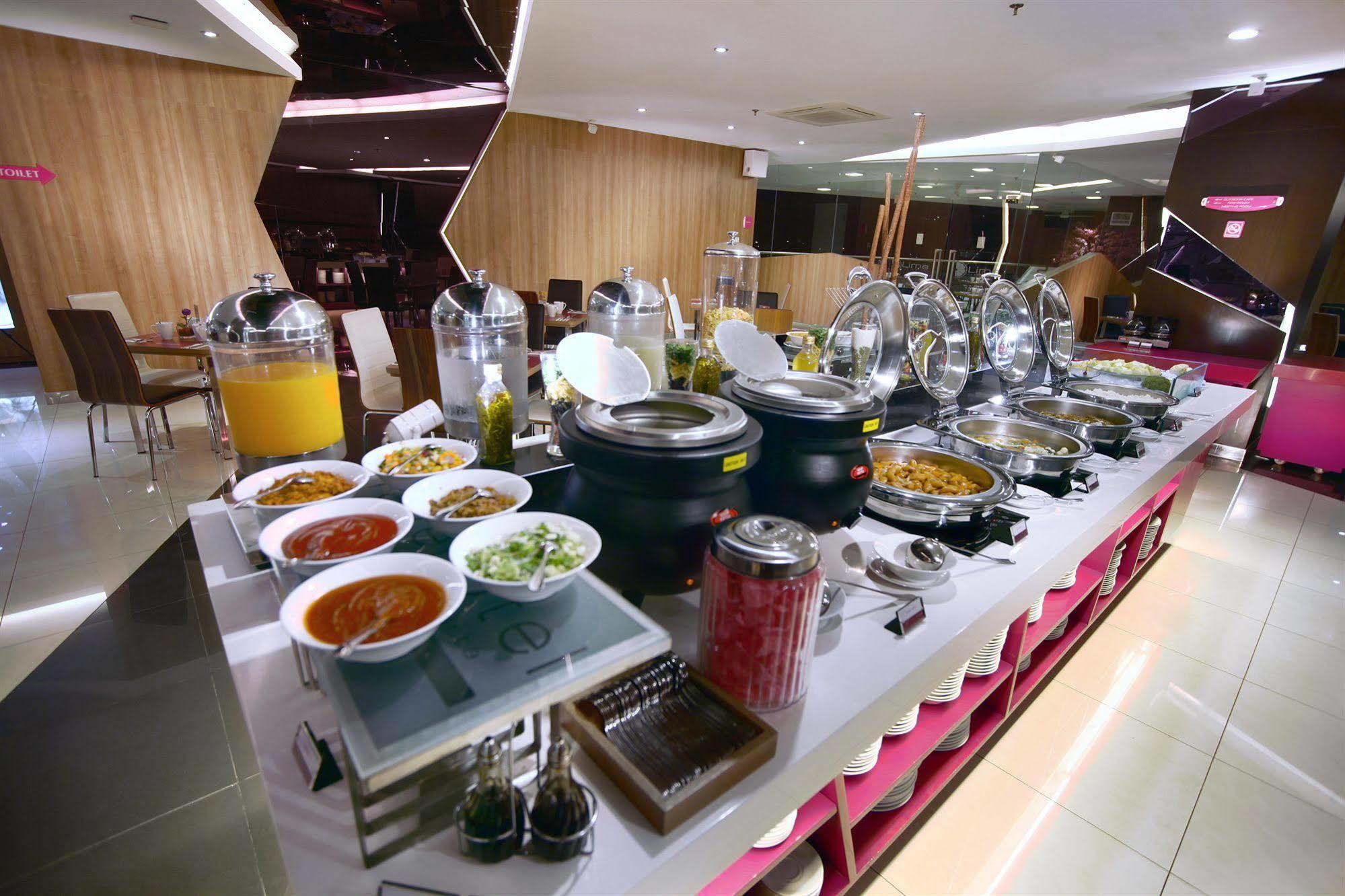 Favehotel Ltc Glodok Джакарта Екстериор снимка