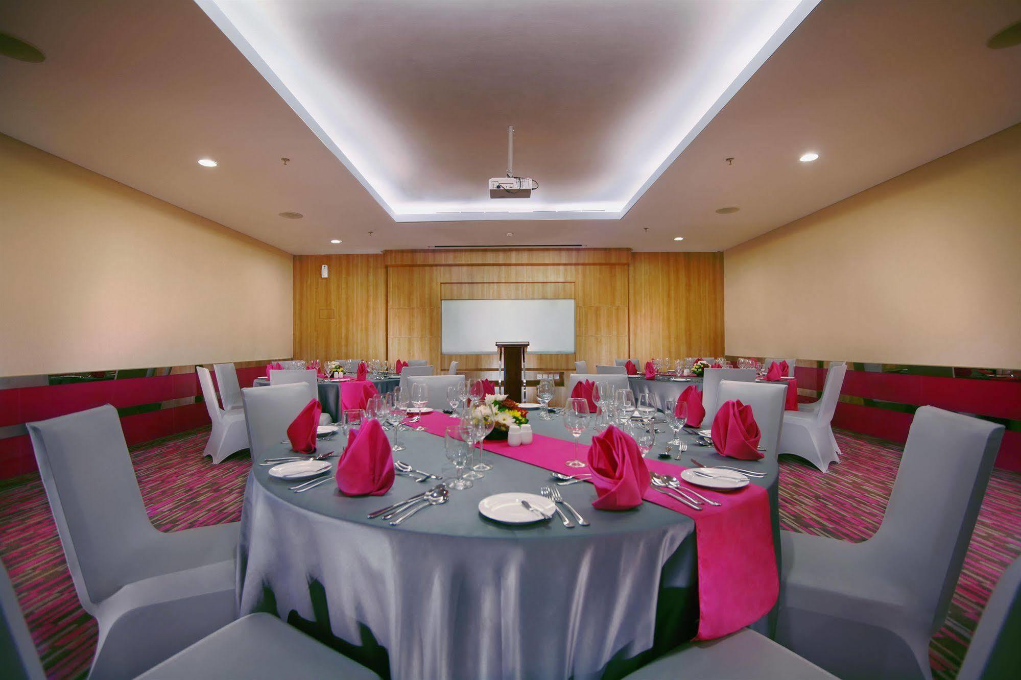 Favehotel Ltc Glodok Джакарта Екстериор снимка